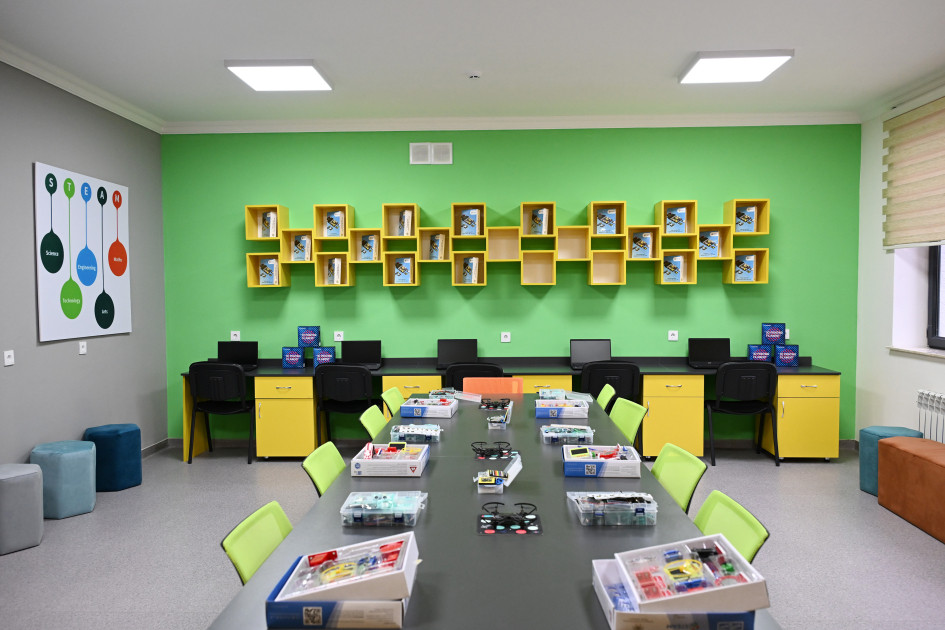 Prezident İlham Əliyev Şamaxı Avropa liseyinin yeni binasının açılışında iştirak edib<font color=red> - FOTOLAR</font>