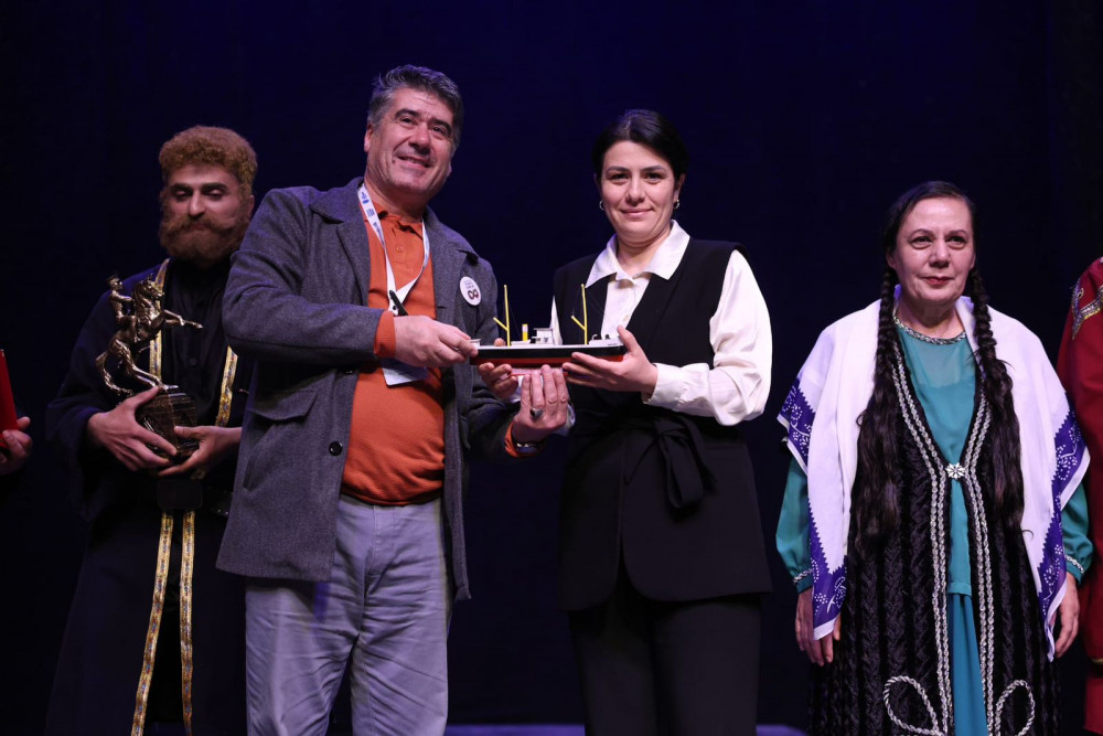 C.Məmmədquluzadə adına Naxçıvan Dövlət Milli Dram Teatrı Samsunda beynəlxalq festivalda çıxış edib<font color=red> - FOTOLAR</font>