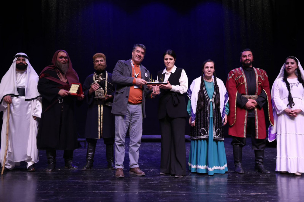 C.Məmmədquluzadə adına Naxçıvan Dövlət Milli Dram Teatrı Samsunda beynəlxalq festivalda çıxış edib<font color=red> - FOTOLAR</font>