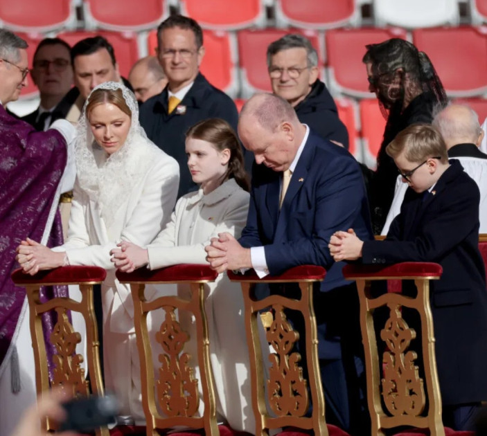 Roma Papası son 500 ildə ilk dəfə Monakoya səfər edib<font color=red> - FOTOLAR</font>