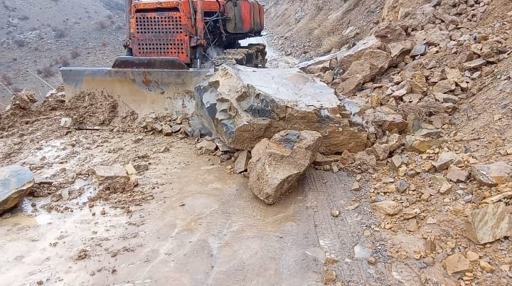 Ordubadda qaya uçqunu olub<font color=red> - FOTOLAR</font>