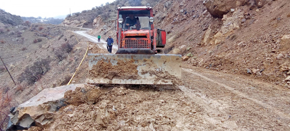Ordubadda qaya uçqunu olub<font color=red> - FOTOLAR</font>