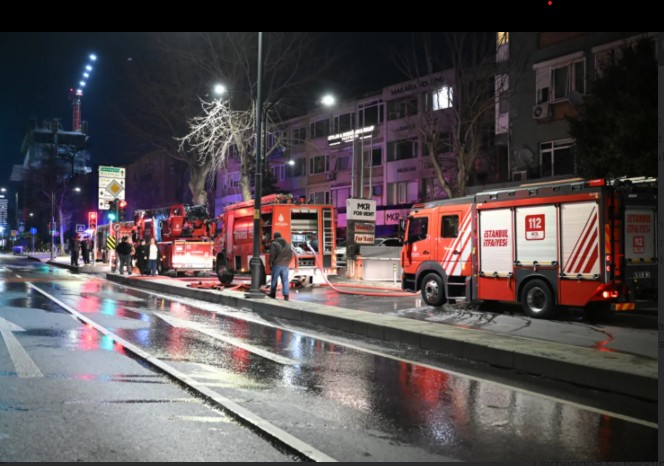 İstanbulda 14 lüks avtomobil yanıb<font color=red> - FOTOLAR</font>