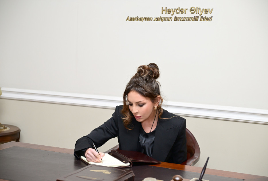 Birinci xanım Mehriban Əliyeva Tbilisidə Mirzə Fətəli Axundzadə adına Azərbaycan Mədəniyyəti Muzeyi ilə tanış olub<font color=red> - FOTOLAR</font>