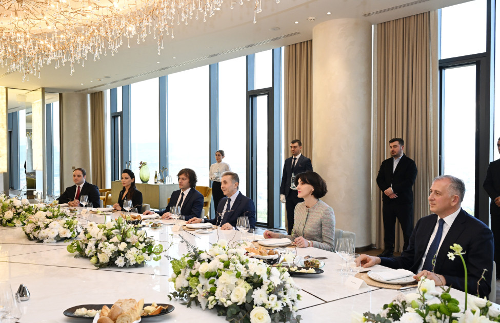 Azərbaycan Respublikasının Prezidentinin şərəfinə lanç<font color=red> - FOTOLAR</font>