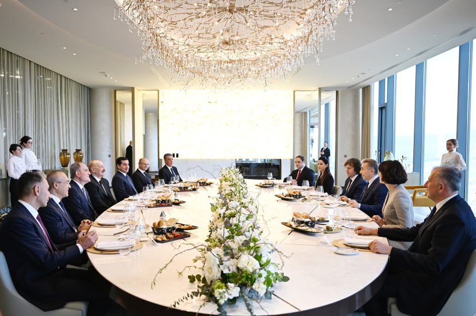 Azərbaycan Respublikasının Prezidentinin şərəfinə lanç<font color=red> - FOTOLAR</font>