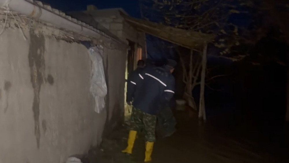 FHN: Yağışların fəsadlarının aradan qaldırılması işləri gecə saatlarında fasiləsiz olaraq davam etdirilib<font color=red> - FOTOLAR</font>