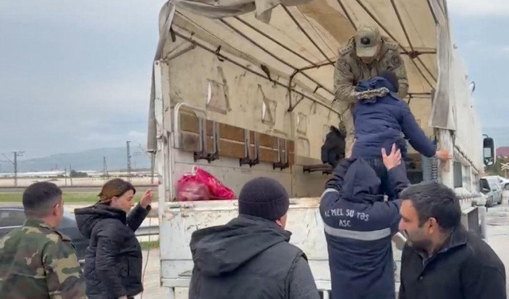 FHN: Yağışların fəsadlarının aradan qaldırılması işləri gecə saatlarında fasiləsiz olaraq davam etdirilib<font color=red> - FOTOLAR</font>