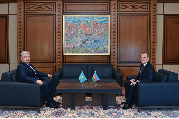 Ceyhun Bayramovla qazaxıstanlı həmkarı arasında təkbətək görüş keçirilir<font color='red'> - YENİLƏNİB</font><font color=red> - FOTOLAR</font>