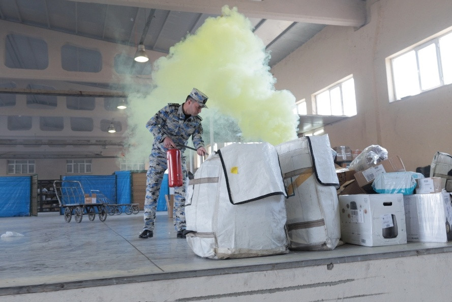 Naxçıvan Baş Gömrük İdarəsinin Rəsmiləşdirmə Mərkəzində fövqəladə hallarla bağlı seminar və təlim keçirilib<font color=red> - FOTOLAR</font>