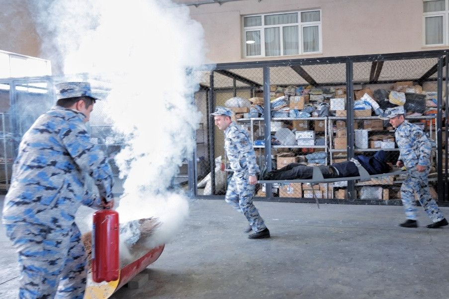 Naxçıvan Baş Gömrük İdarəsinin Rəsmiləşdirmə Mərkəzində fövqəladə hallarla bağlı seminar və təlim keçirilib<font color=red> - FOTOLAR</font>