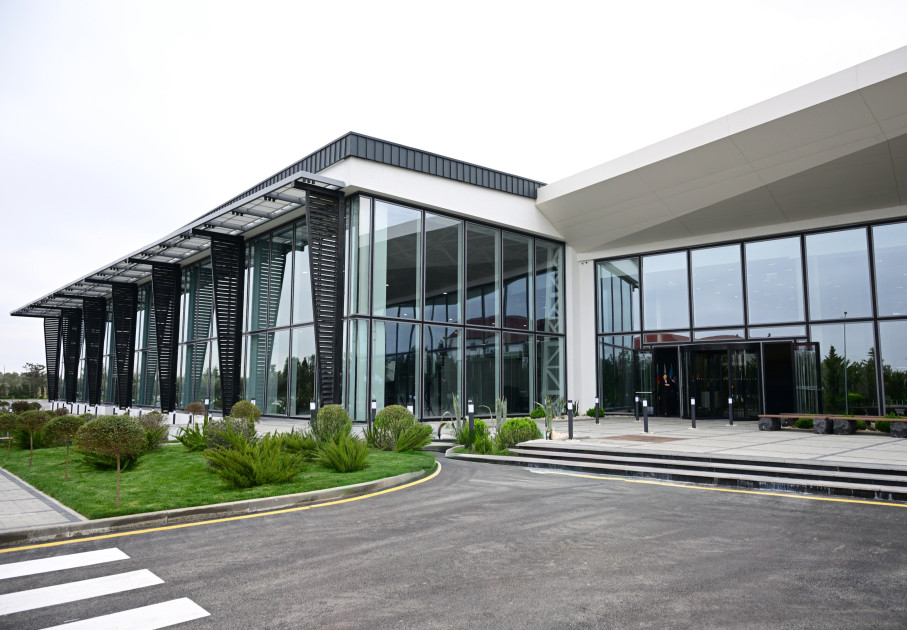 Prezident İlham Əliyev Milli Aviasiya Akademiyasında Beynəlxalq Təlim Mərkəzinin açılışında iştirak edib<font color=red> - FOTOLAR</font>