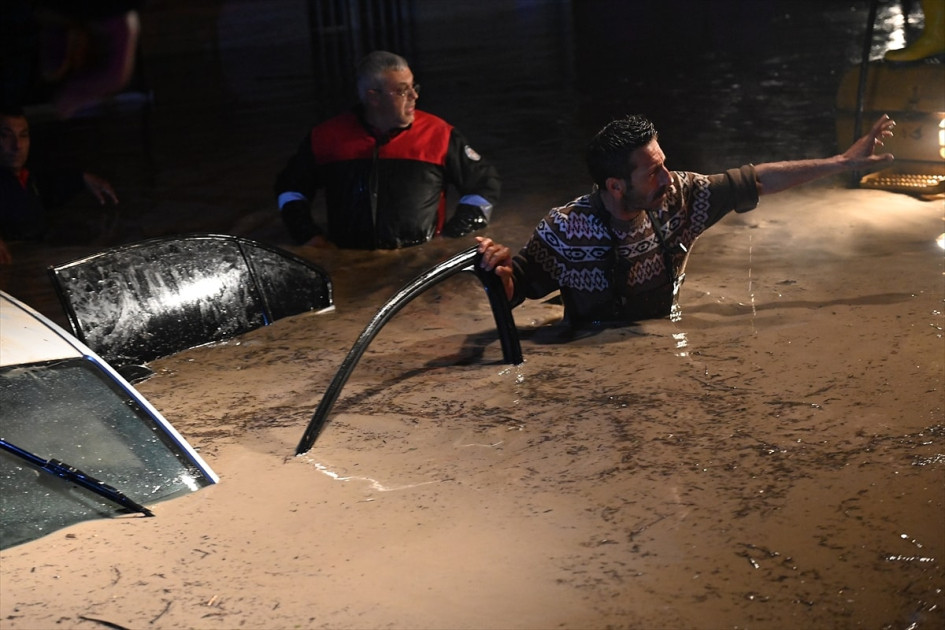 Türkiyədə sel 2 nəfərin ölümünə səbəb olub<font color=red> - FOTOLAR</font>