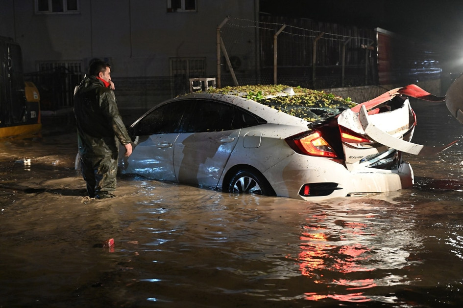 Türkiyədə sel 2 nəfərin ölümünə səbəb olub<font color=red> - FOTOLAR</font>