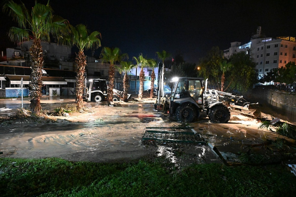 Türkiyədə sel 2 nəfərin ölümünə səbəb olub<font color=red> - FOTOLAR</font>