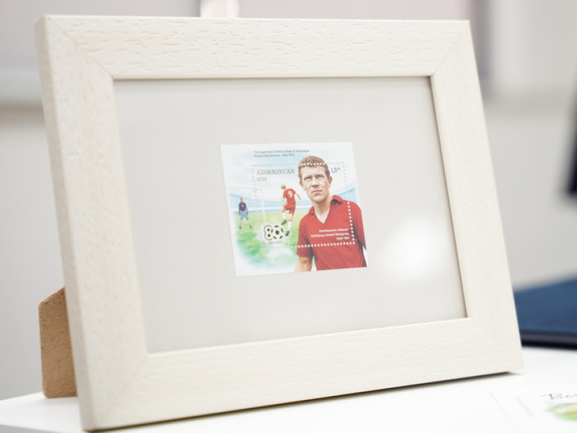 Anatoli Banişevskinin yubiley poçt markaları dövriyyəyə buraxılıb<font color=red> - FOTOLAR</font>