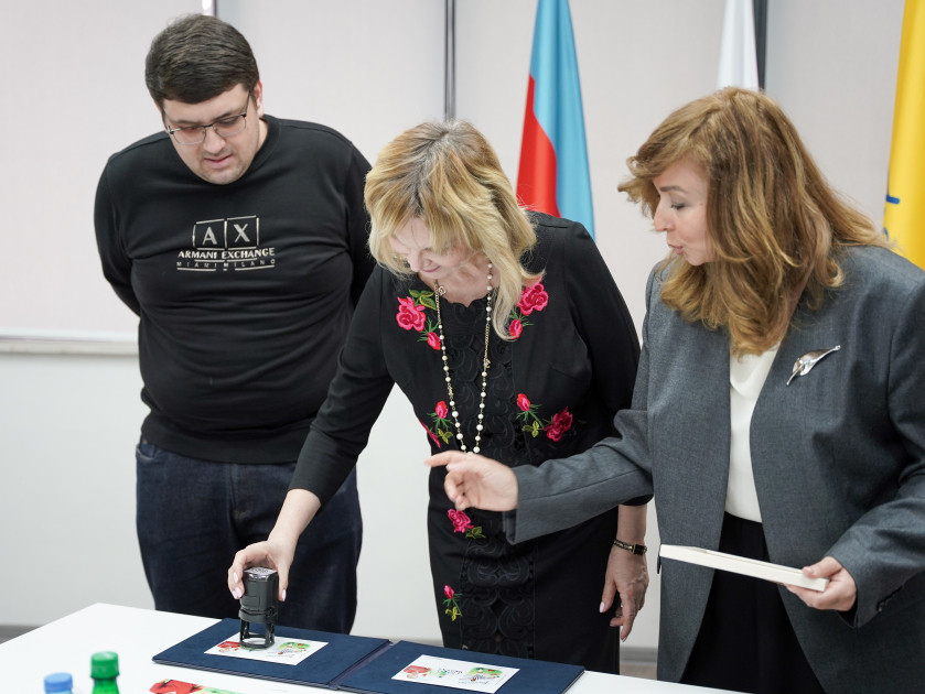 Anatoli Banişevskinin yubiley poçt markaları dövriyyəyə buraxılıb<font color=red> - FOTOLAR</font>