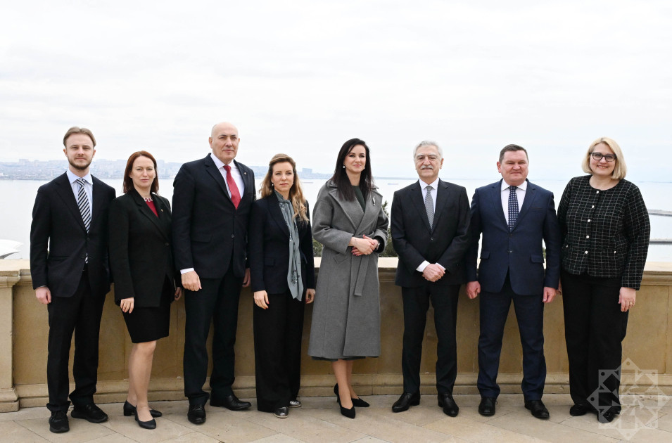 Litvanın Baş naziri Bakıda şəhidlərin xatirəsini anıb<font color=red> - FOTOLAR</font>