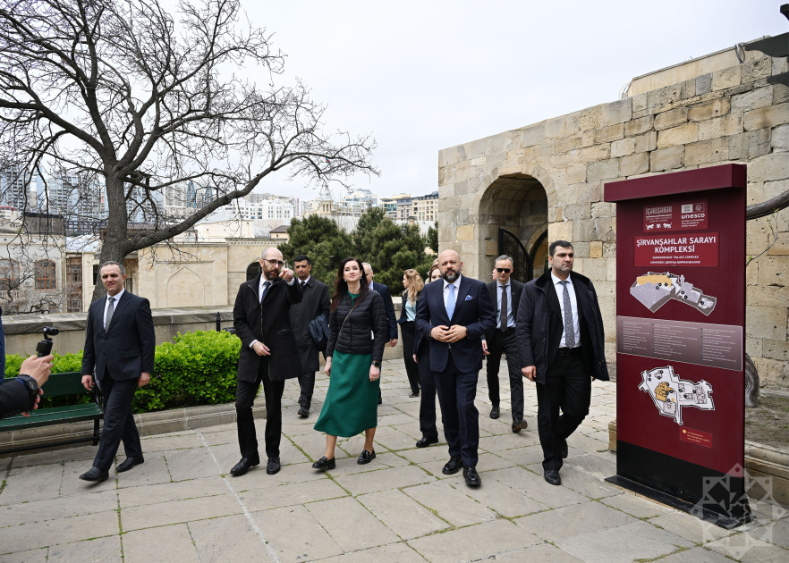 Litvanın Baş naziri İnqa Ruqiniene İçərişəhərlə tanış olub<font color=red> - FOTOLAR</font>