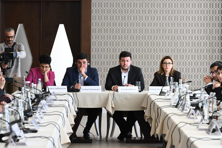 “Sülh Körpüsü” təşəbbüsünün iştirakçıları Qəbələdə Azərbaycan Prezidentinin köməkçisi Hikmət Hacıyev ilə görüşüblər<font color=red> - FOTOLAR</font>