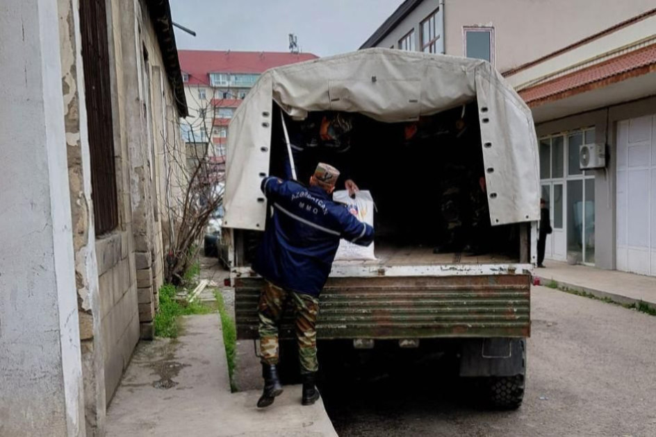 FHN: Üç ton ərzaq və gündəlik tələbat malları Qubanın Qonaqkənd kəndinə çatdırılıb<font color=red> - FOTOLAR</font>
