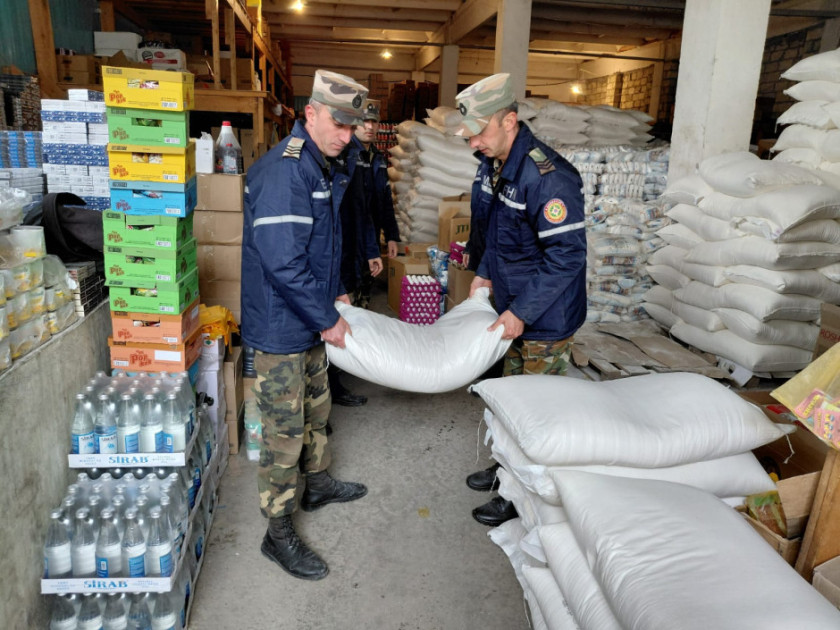 FHN: Üç ton ərzaq və gündəlik tələbat malları Qubanın Qonaqkənd kəndinə çatdırılıb<font color=red> - FOTOLAR</font>