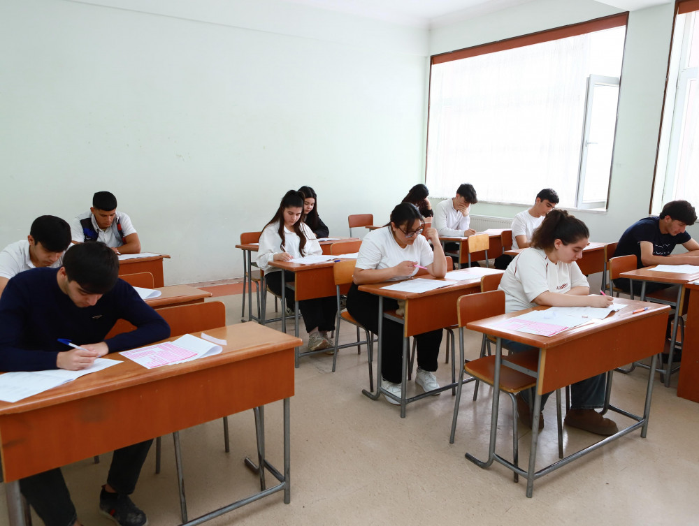 Naxçıvanda XI siniflər üçün tədris ilinin dördüncü buraxılış qiymətləndirmə monitorinqi keçirilib<font color=red> - FOTOLAR</font>