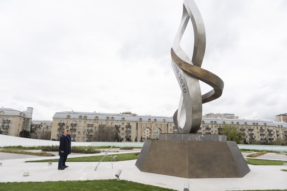 Azərbaycan-Latviya hökumətlərarası komissiyasının üzvləri Fəxri və Şəhidlər xiyabanlarını, Zəfər parkını ziyarət ediblər<font color=red> - FOTOLAR</font>