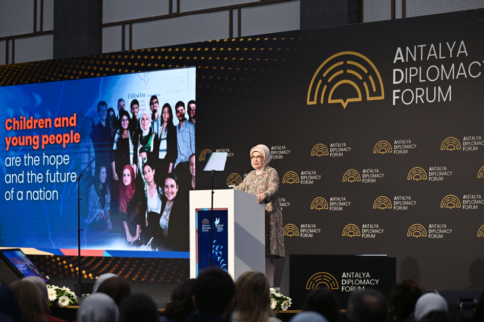 Azərbaycanın birinci xanımı Mehriban Əliyeva Antalyada “Fələstində sülh naminə birləşərək: Təhsil sisteminin məhv edilməsi ilə mübarizə və gələcəyin qorunması” adlı paneldə iştirak edib<font color=red> - FOTOLAR</font>