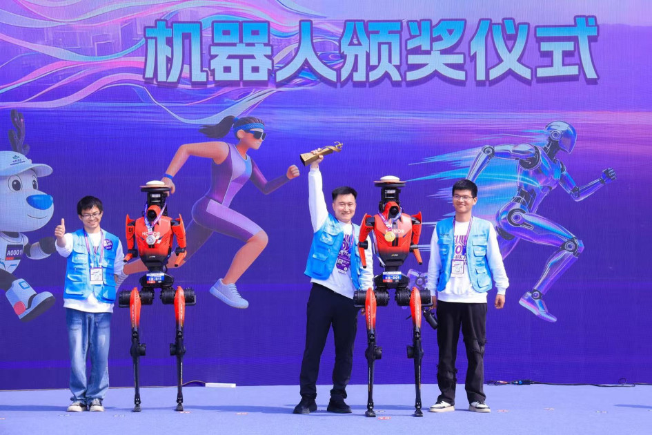 “Shandian” adlı robot Pekin robot-insan yarımarafonunun qalibi olub<font color=red> - FOTOLAR</font>