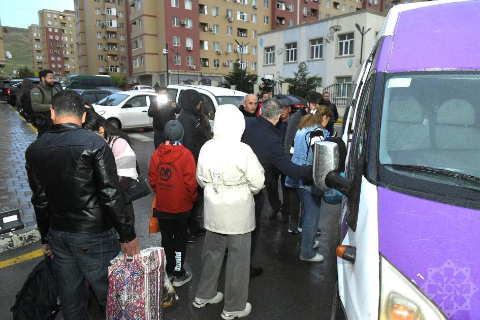 “Böyük Qayıdış” davam edir: Ağdam şəhərinə daha 92 ailə yola salınıb<font color=red> - FOTOLAR</font>