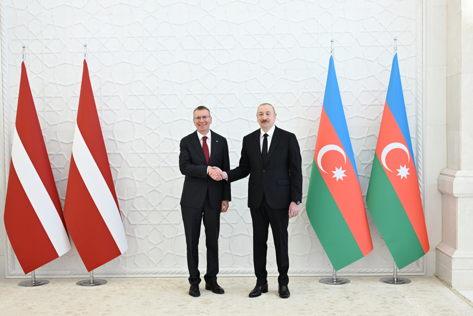 Latviya Prezidentinin rəsmi qarşılanma mərasimi olub<font color=red> - FOTOLAR</font>