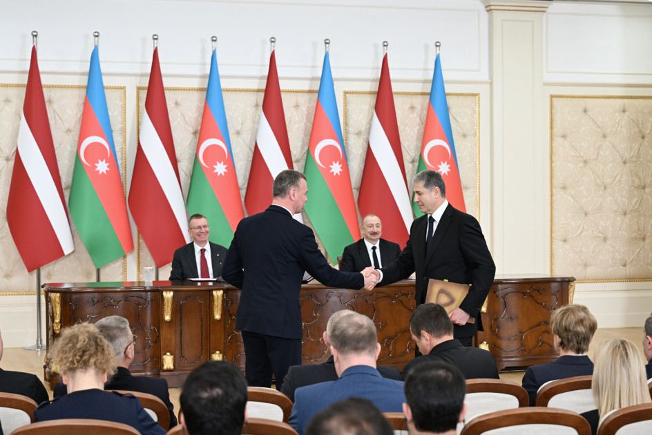 Azərbaycan-Latviya sənədləri mübadilə edilib<font color='red'> - YENİLƏNİB</font><font color=red> - FOTOLAR</font>
