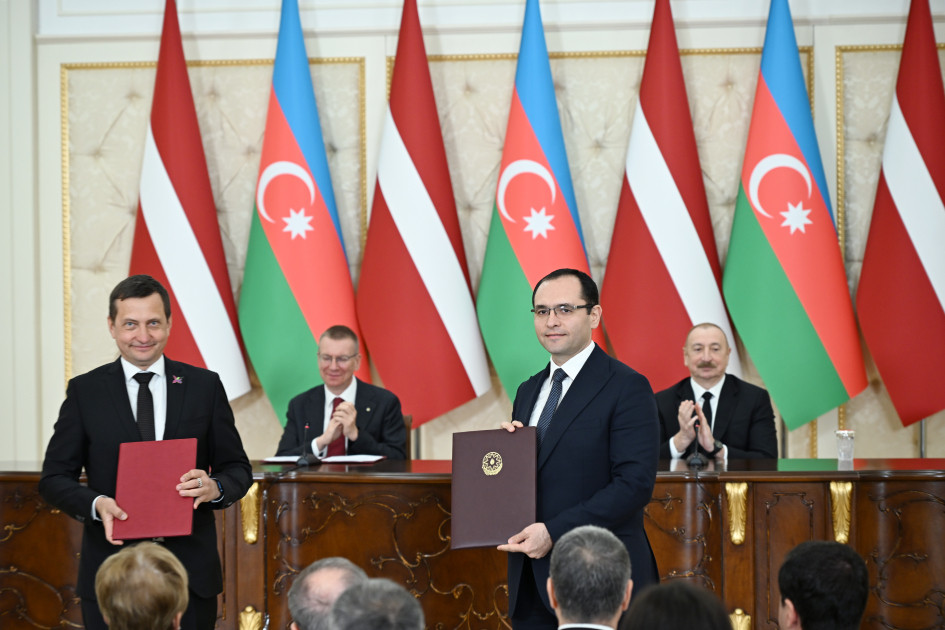 Azərbaycan-Latviya sənədləri mübadilə edilib<font color='red'> - YENİLƏNİB</font><font color=red> - FOTOLAR</font>