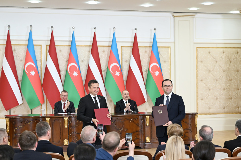 Azərbaycan-Latviya sənədləri mübadilə edilib<font color='red'> - YENİLƏNİB</font><font color=red> - FOTOLAR</font>
