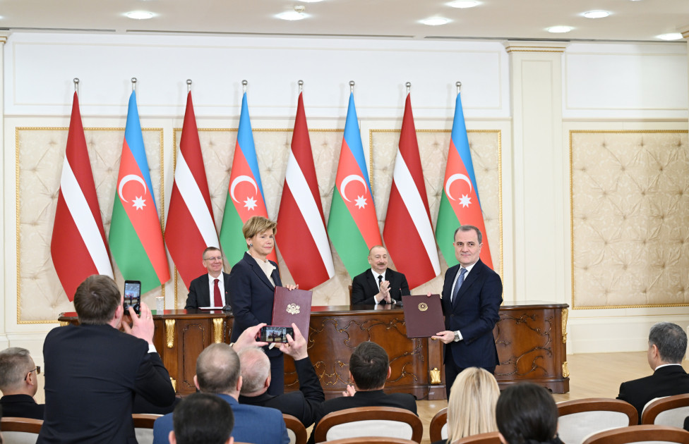 Azərbaycan-Latviya sənədləri mübadilə edilib<font color='red'> - YENİLƏNİB</font><font color=red> - FOTOLAR</font>
