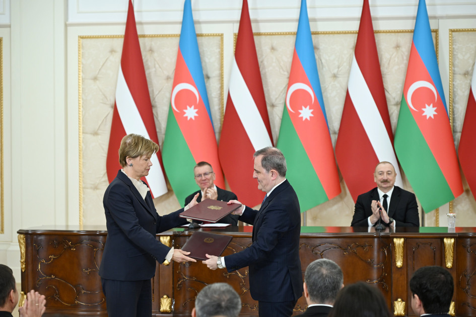Azərbaycan-Latviya sənədləri mübadilə edilib<font color='red'> - YENİLƏNİB</font><font color=red> - FOTOLAR</font>
