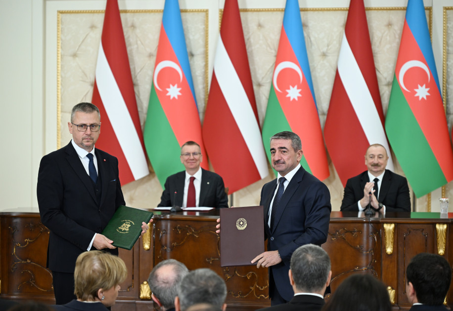 Azərbaycan-Latviya sənədləri mübadilə edilib<font color='red'> - YENİLƏNİB</font><font color=red> - FOTOLAR</font>
