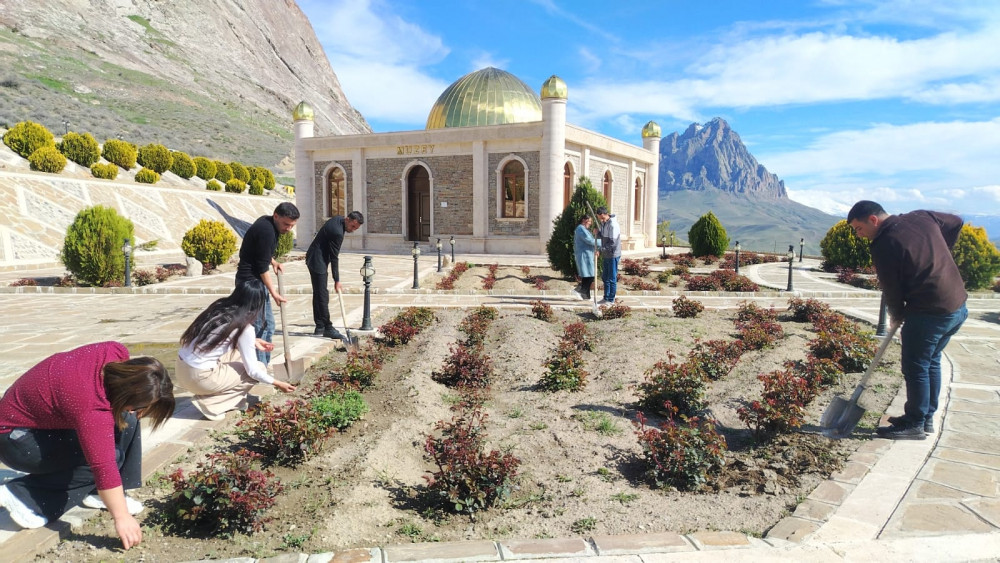 Culfada tarixi abidələr ətrafında ekoloji aksiya keçirilib<font color=red> - FOTOLAR</font>