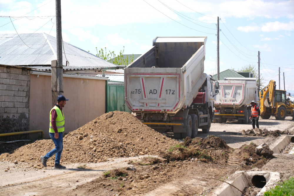 Naxçıvanda 95,6 km-lik avtomobil yolunu əhatə edən əsaslı təmir işləri davam etdirilir<font color=red> - FOTOLAR</font>