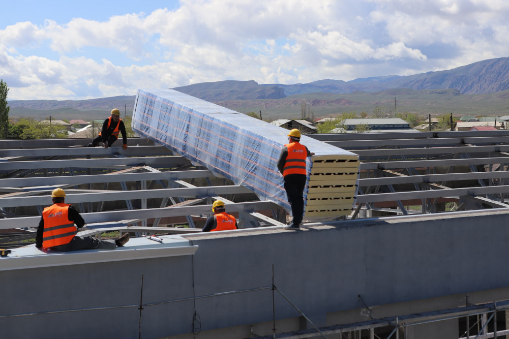 Nehrəm Qəsəbə 3 nömrəli tam orta məktəb binasının  yeni tədris  ilindən istifadəyə verilməsi nəzərdə tutulur <font color=red> - FOTOLAR</font>