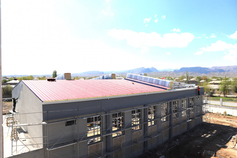 Nehrəm Qəsəbə 3 nömrəli tam orta məktəb binasının  yeni tədris  ilindən istifadəyə verilməsi nəzərdə tutulur <font color=red> - FOTOLAR</font>