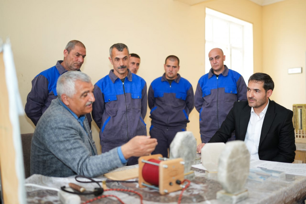 Naxçıvanda cəzaçəkmə müəssisəsində məhkumlar üçün ustad dərslərinə başlanılıb<font color=red> - FOTOLAR</font>