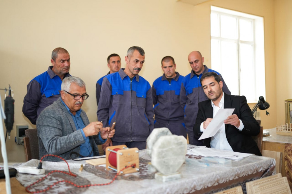 Naxçıvanda cəzaçəkmə müəssisəsində məhkumlar üçün ustad dərslərinə başlanılıb<font color=red> - FOTOLAR</font>