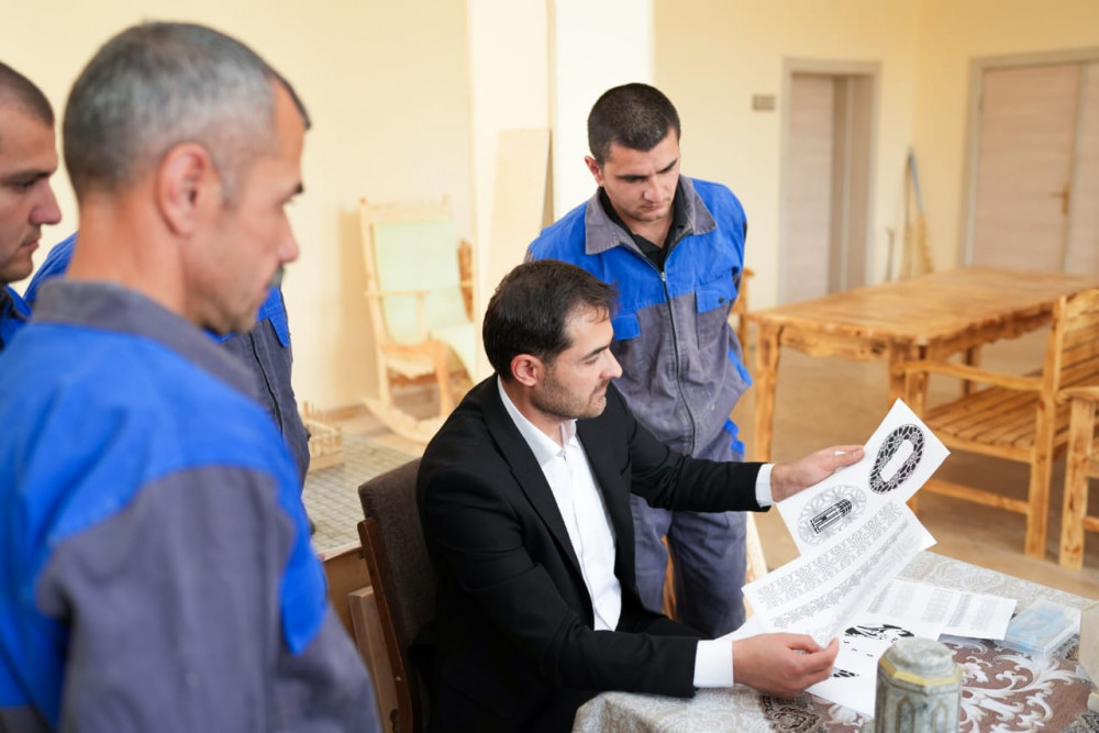 Naxçıvanda cəzaçəkmə müəssisəsində məhkumlar üçün ustad dərslərinə başlanılıb<font color=red> - FOTOLAR</font>