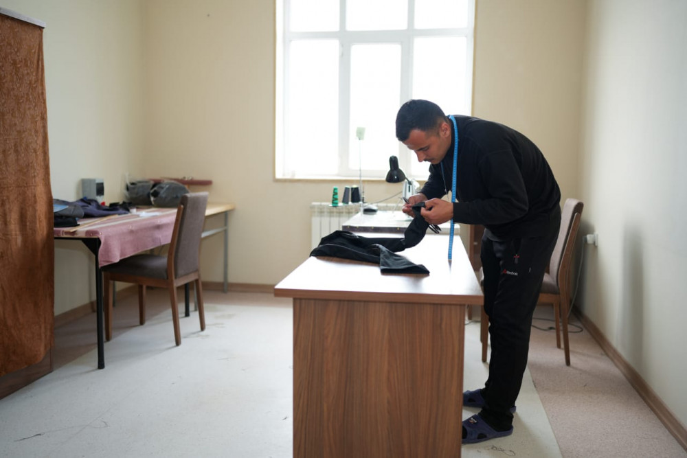 Naxçıvanda cəzaçəkmə müəssisəsində məhkumlar üçün ustad dərslərinə başlanılıb<font color=red> - FOTOLAR</font>