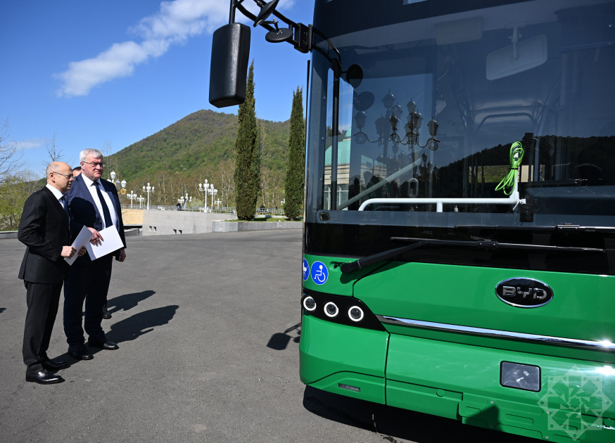 Azərbaycan dövləti tərəfindən İrpen şəhərinə 5 elektrik avtobusu hədiyyə olunub<font color=red> - FOTOLAR</font>
