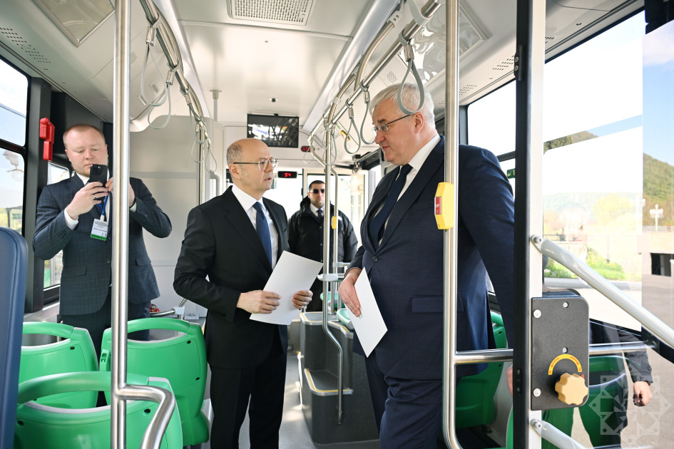 Azərbaycan dövləti tərəfindən İrpen şəhərinə 5 elektrik avtobusu hədiyyə olunub<font color=red> - FOTOLAR</font>