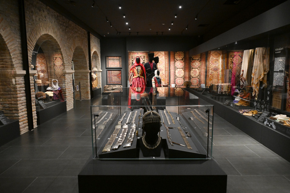 Leyla Əliyeva və Arzu Əliyeva Şəkidə tarixi-memarlıq abidələrinin bərpadan sonra açılışında iştirak ediblər<font color=red> - FOTOLAR</font>