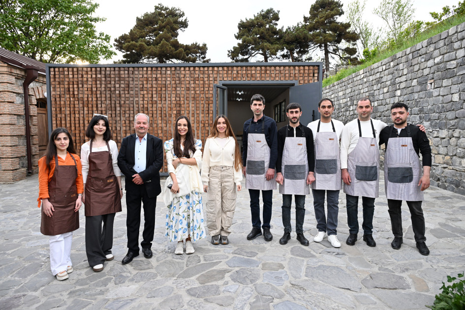 Leyla Əliyeva və Arzu Əliyeva Şəkidə tarixi-memarlıq abidələrinin bərpadan sonra açılışında iştirak ediblər<font color=red> - FOTOLAR</font>